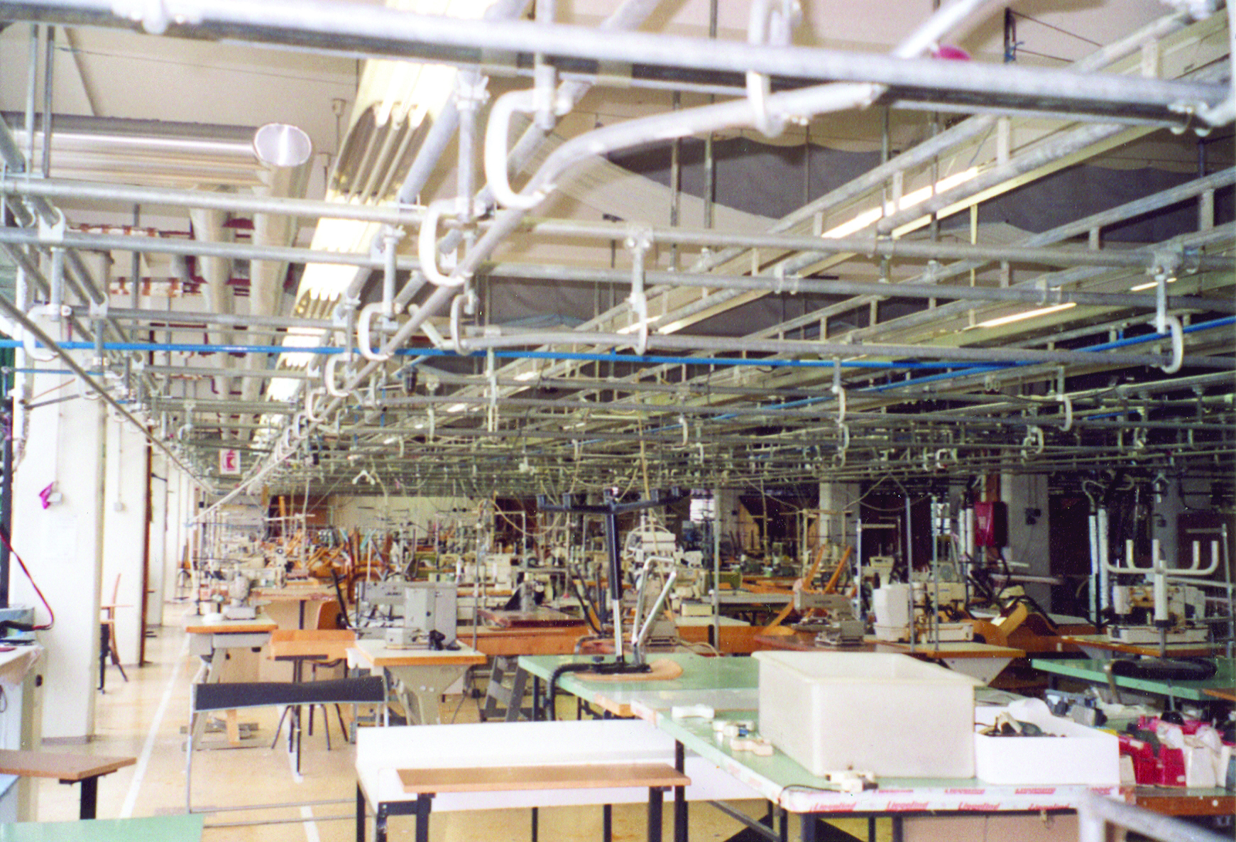 Na fotografiji je zapuščena proizvodna hala tovarne Jutranjka (Arhiv
                     TMS).