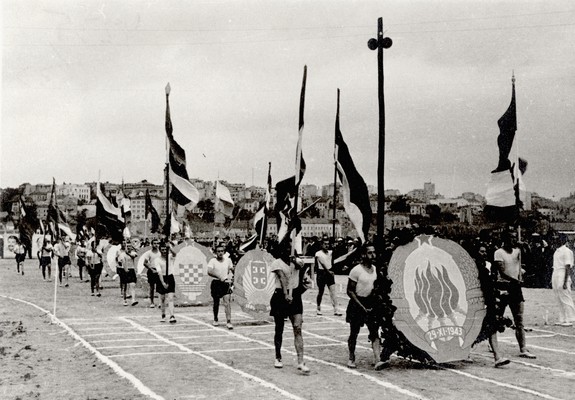 Mladinske in udarniške delovne brigade obnavljajo stari in gradijo Novi Beograd, Beograd, 1946. IAB, Zf RP i NOB i socijalističke izgradnje.