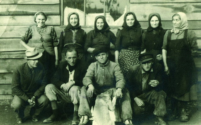 A group of Slovenes performing forced labour on the railroad Belgrade – Požarevac in 1943. This photograph was given to the Historical archives of Belgrade by Rudolf Čepirlo, second from the left in the first row, IAB, Zf RP i NOB i socijalističke izgradnje.