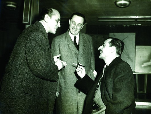 Алеш Беблер, амбасадор ФНРЈ у Паризу и Коча Поповић на путу за Њујорк, Париз, 1956, ИАБ, Легат Коче Поповића.