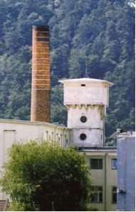 Fotografija dimnika in vodnega stolpa Predilnice Litija (Foto: Nina Vodopivec).