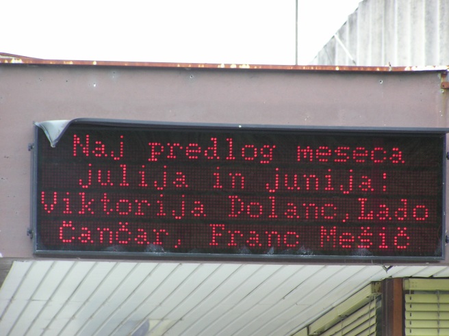 Najboljši predlog delavke oz. delavca vodstvo Predilnice nagradi. (foto: Nina Vodopivec, 9. 9. 2005)