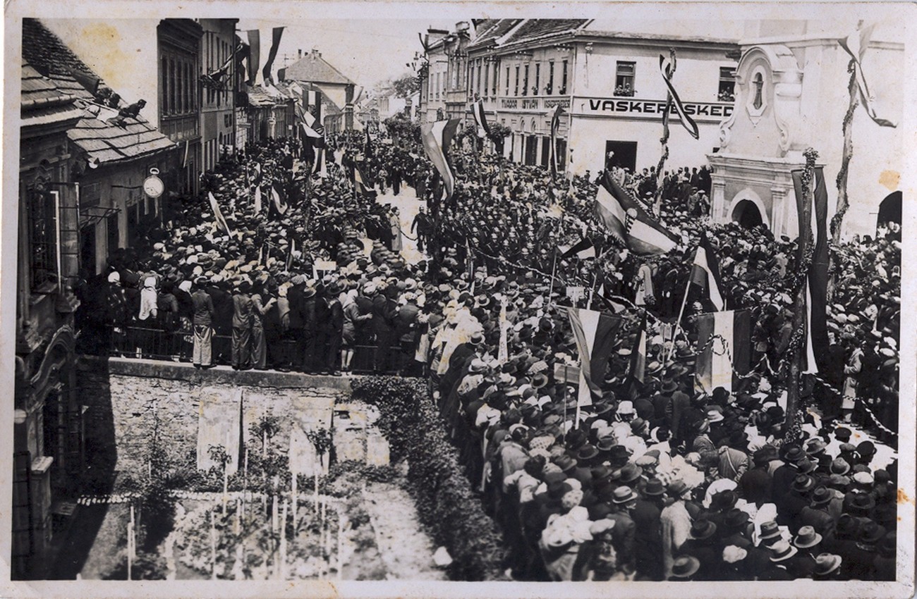Prihod madžarske vojske v Dolnjo Lendavo 16. aprila 1941. Fotografijo hrani Štefan Vida.
