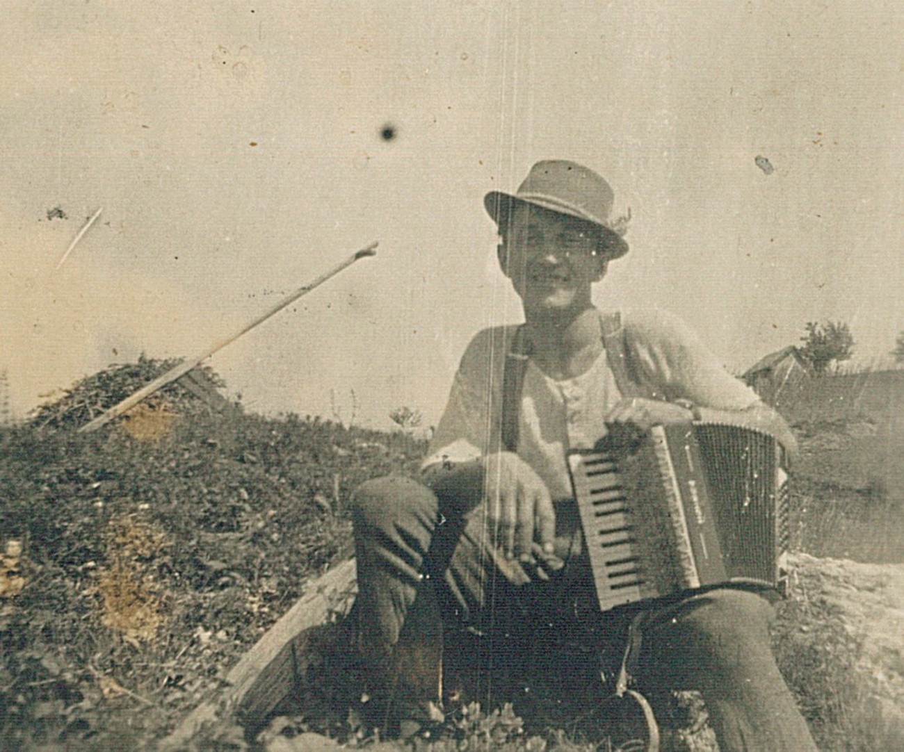 Franc Mikša – Maganatov Francl (in the above picture) lived right next to the Sotla River on the Croatian side of the border. On Easter Sunday in 1944, he was illegally crossing the border using his regular and well-trodden secret passage. He stepped on a newly planted landmine, which caused severe injuries. He spent the next three days dying at his home; in that time, they managed to write down his will. Source: personal archive of Branko Mikša.