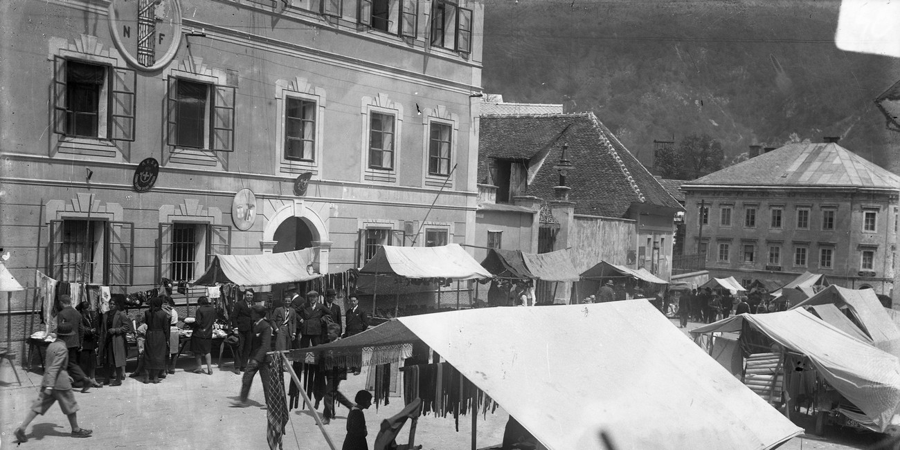 Several fascist organisations chose the former restaurant “Pri črnem orlu” in the main town squar e as their premises during the Italian period. Idrija Municipal Museum.