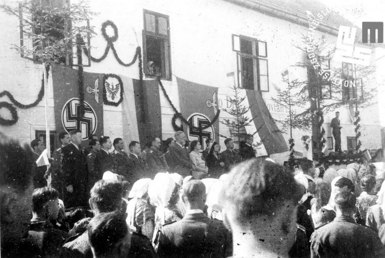 In the surrounding area of Žiri, there was a number of Home Guard’s military bases. One of them was located in Rovte. The photograph shows the base in Rovte during the anti-Communist rally on 27 August 1944, which was also attended by Leon Rupnik. MNZS.