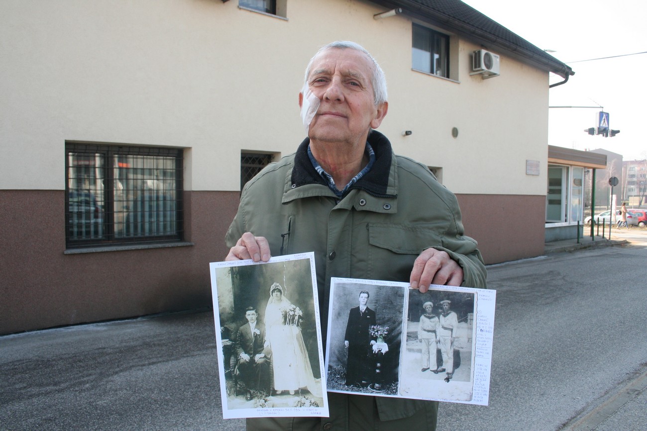 Franc Čadonič with the wedding photograph of his grandparents, uncle Franc, great-uncle Jože and father Marko. Author: Božidar Flajšman