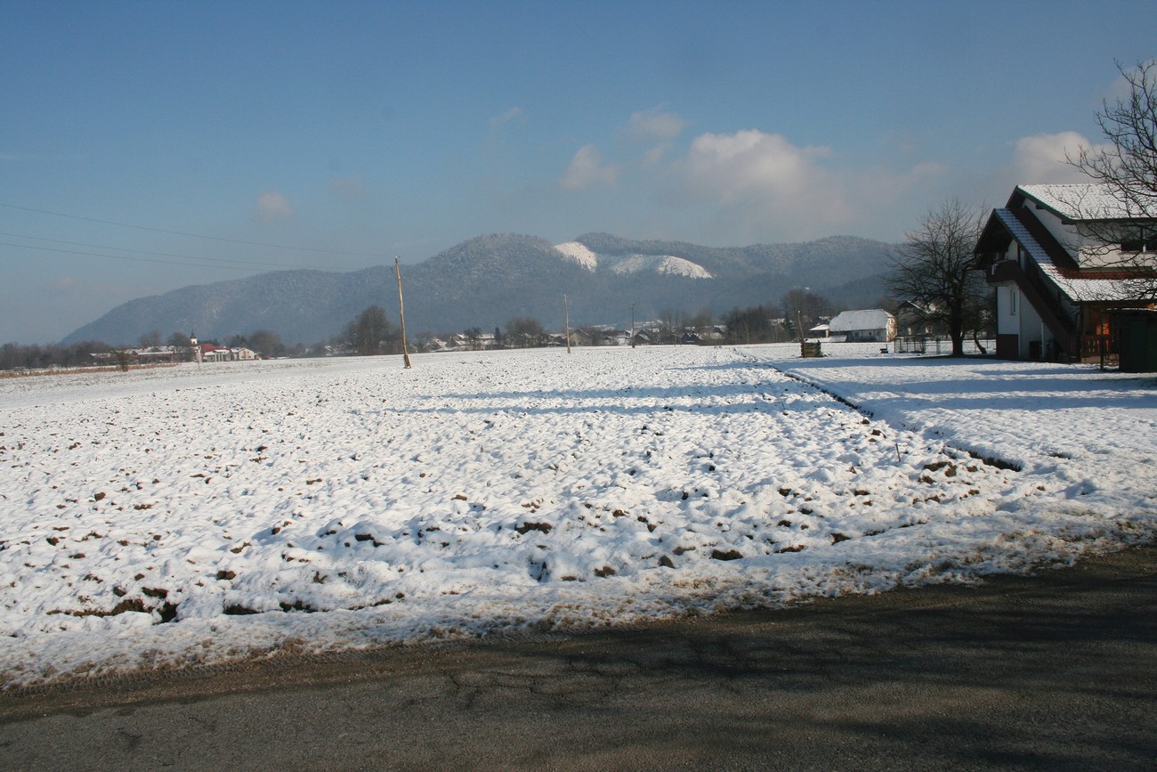 View of Kašelj Hill from Sostro. Author: Božidar Flajšman.